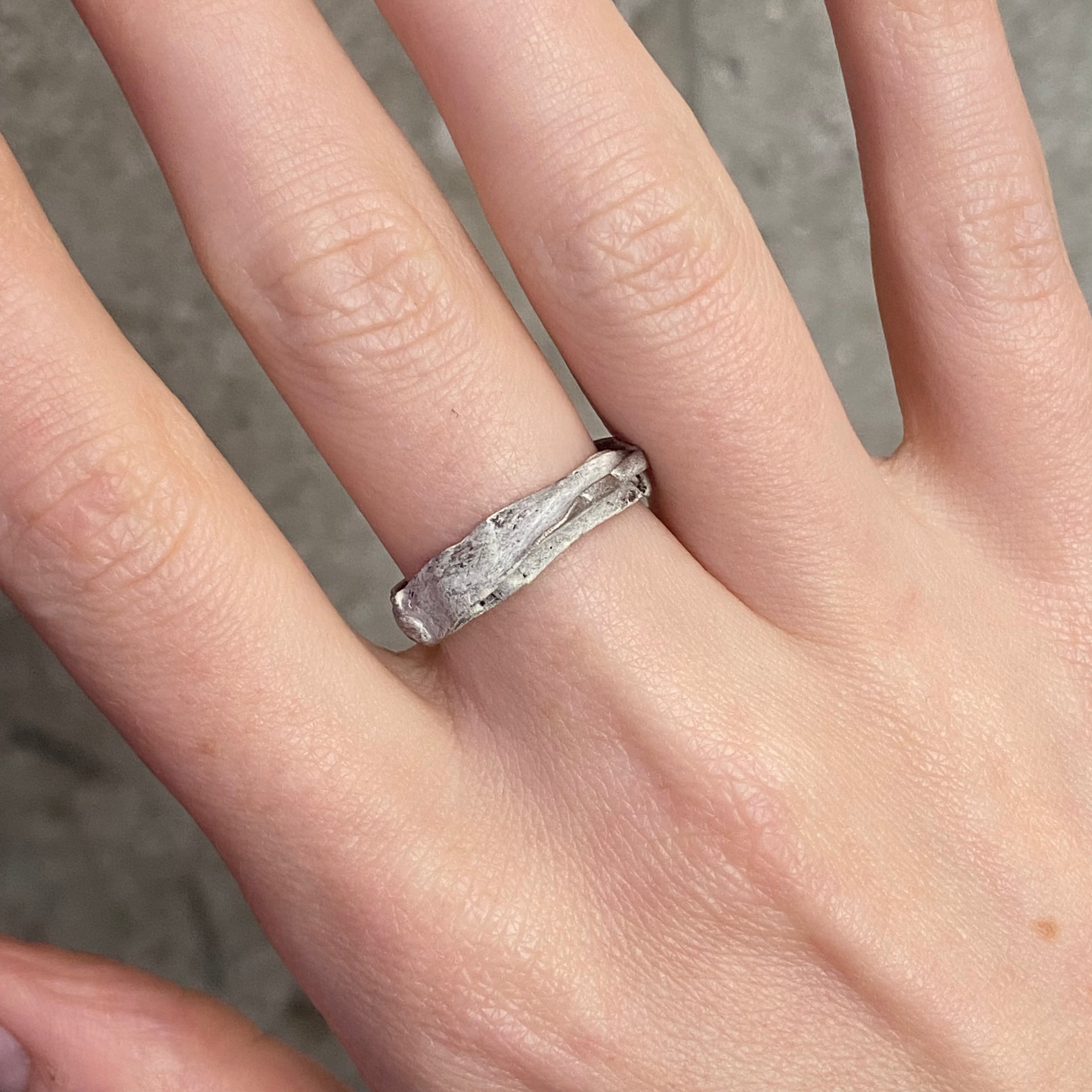 Raw Details Painted Ring