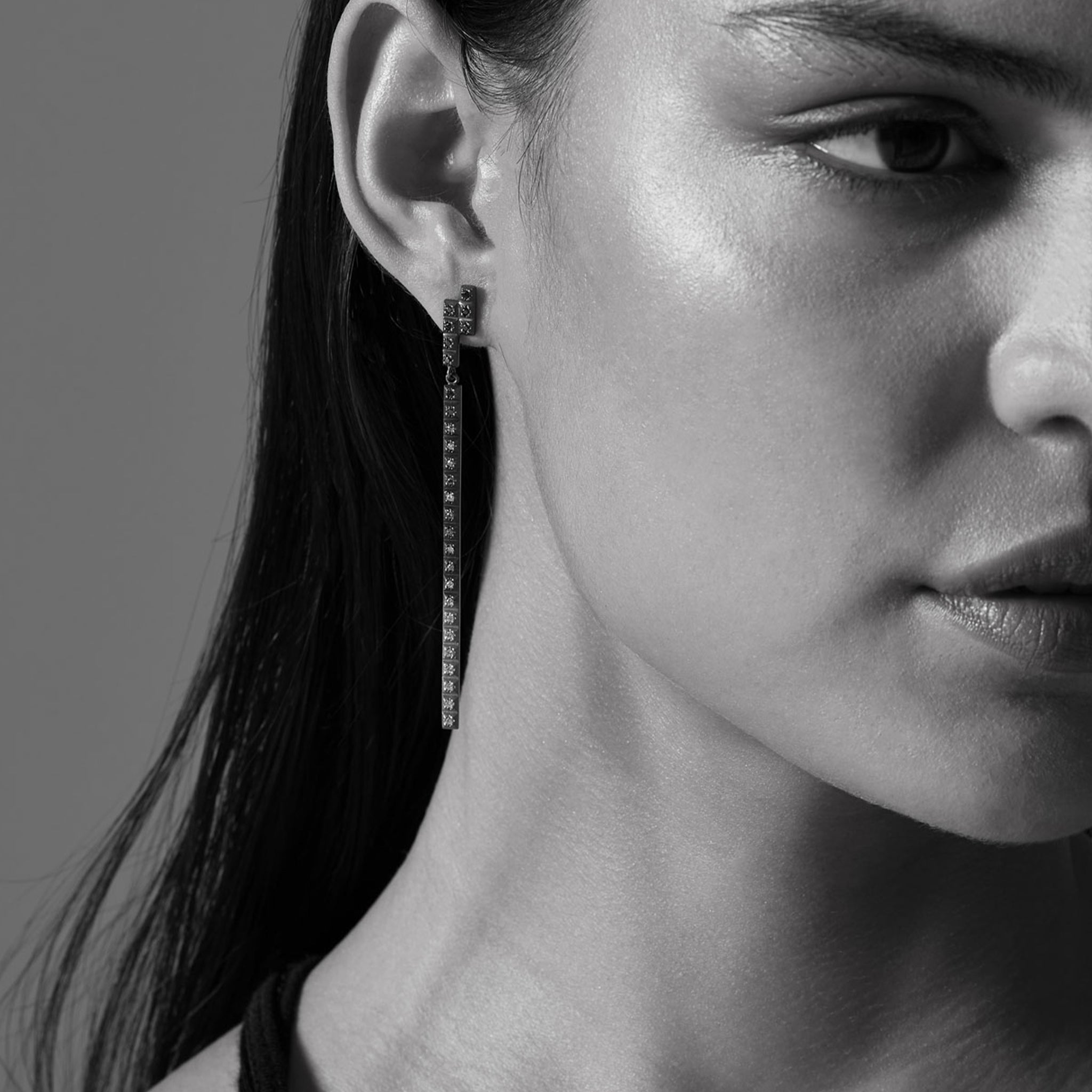 Bias Long Line Gradient Diamond Earrings