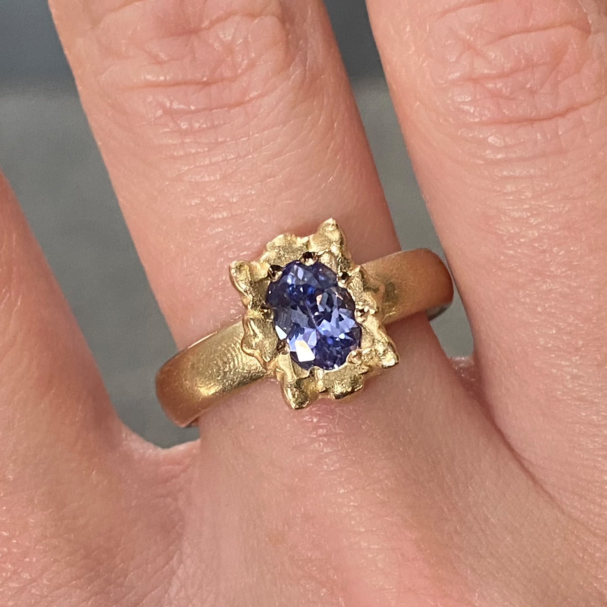 Solar Small Ceylon Sapphire Ring