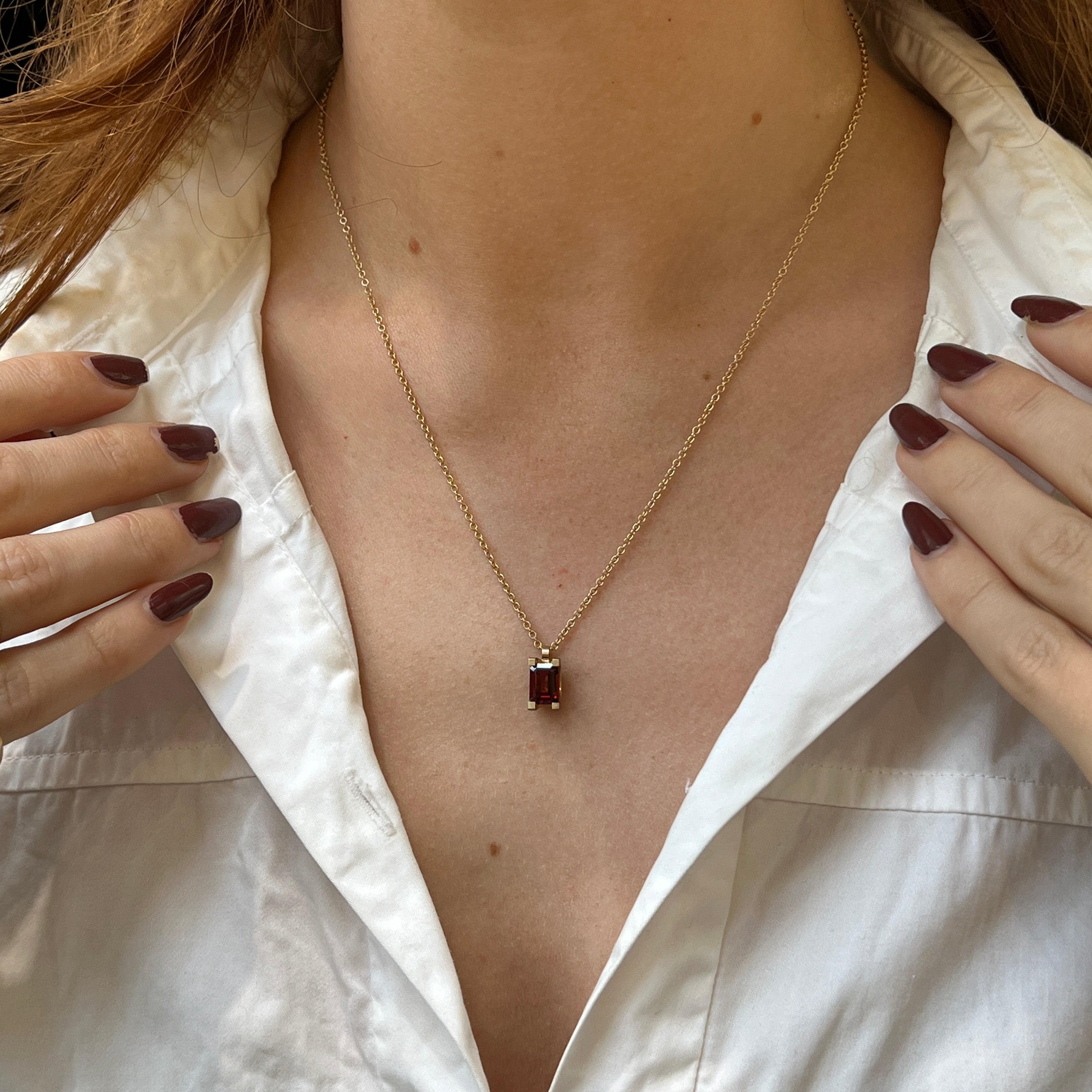 Curve Claw Garnet Pendant