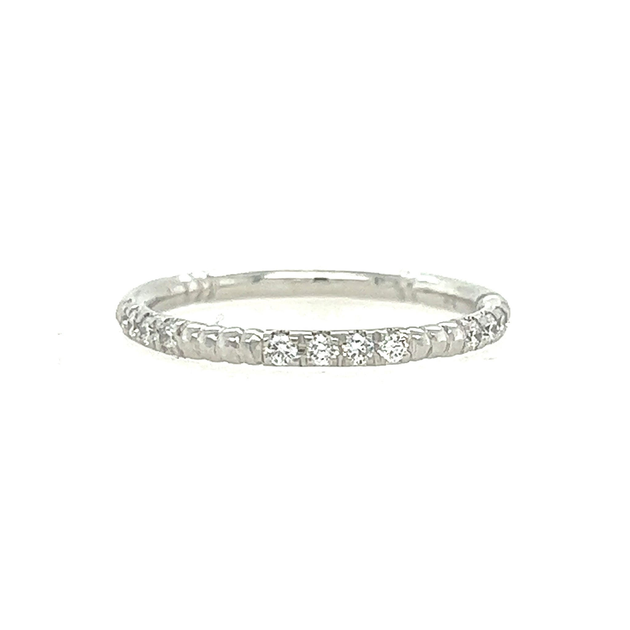JULIA STOREY Ring: 'Flourish' 18ct white gold with 12 x round brilliant cut diamonds FG SI2 (total carat weight 0.18ct ) Size M. (JS313)