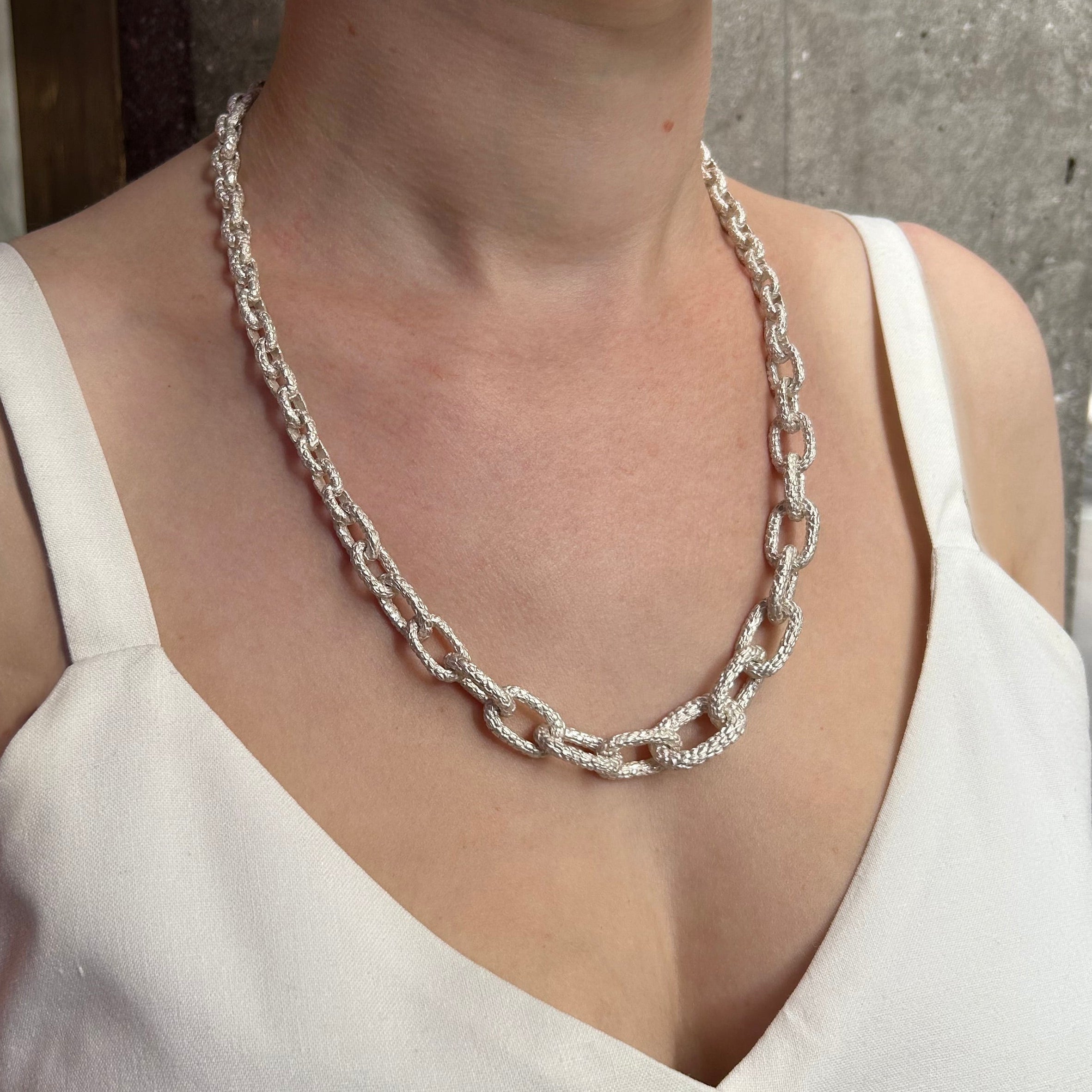 Frosted Silver Gradation Skin Chain