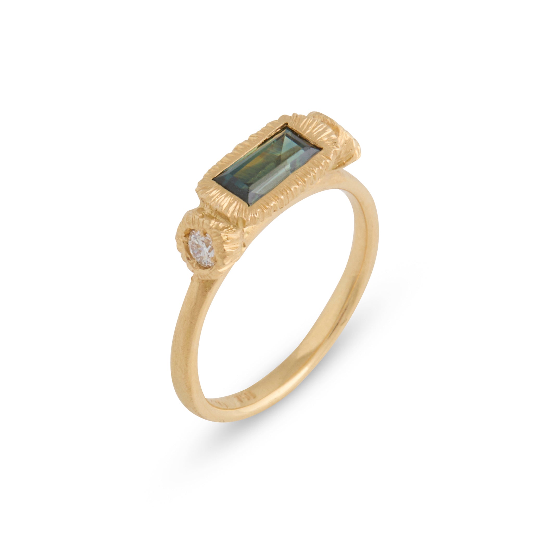 Petite Plateau Ring