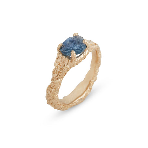 Graceful Inner Islands Uncut Sapphire Ring