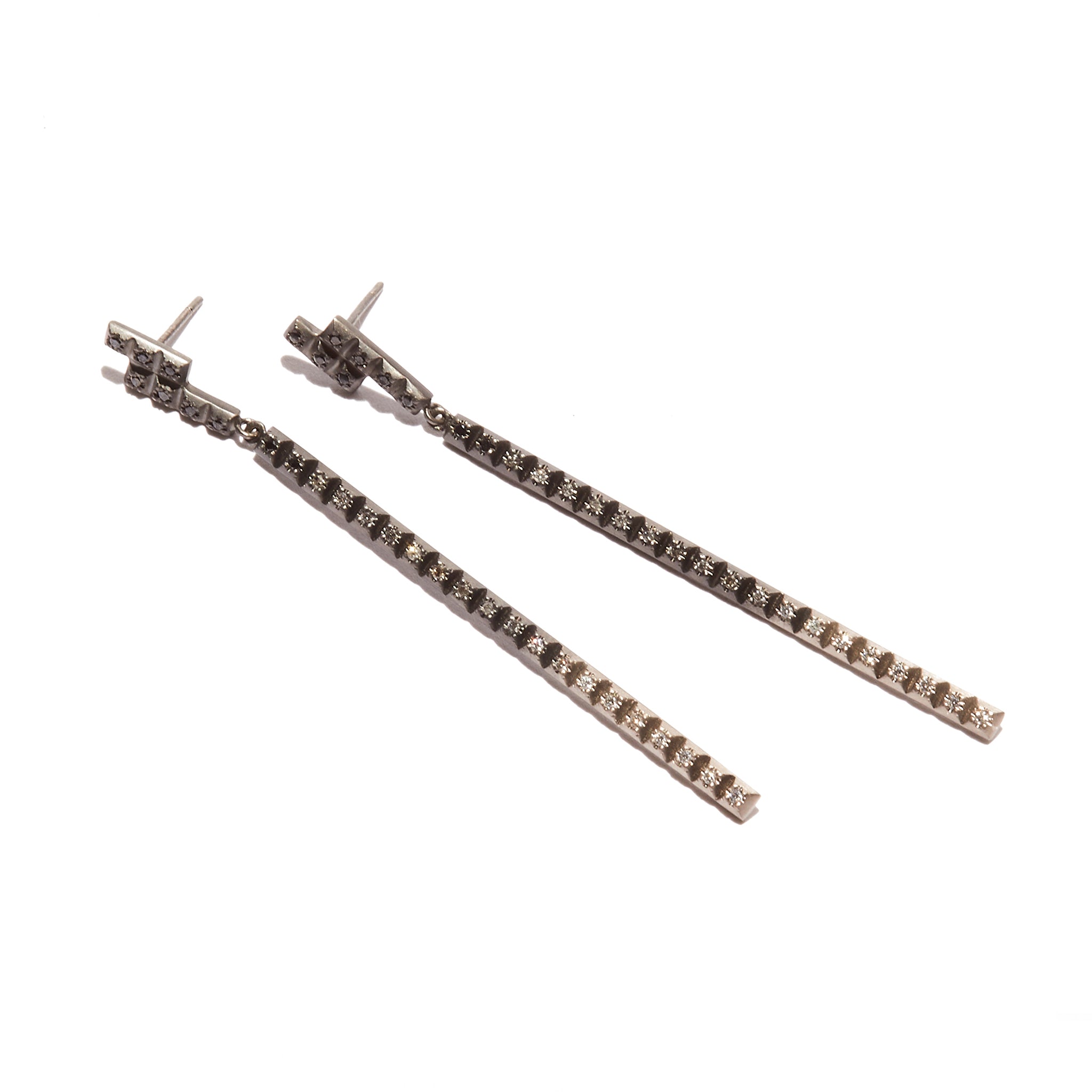Bias Long Line Gradient Diamond Earrings