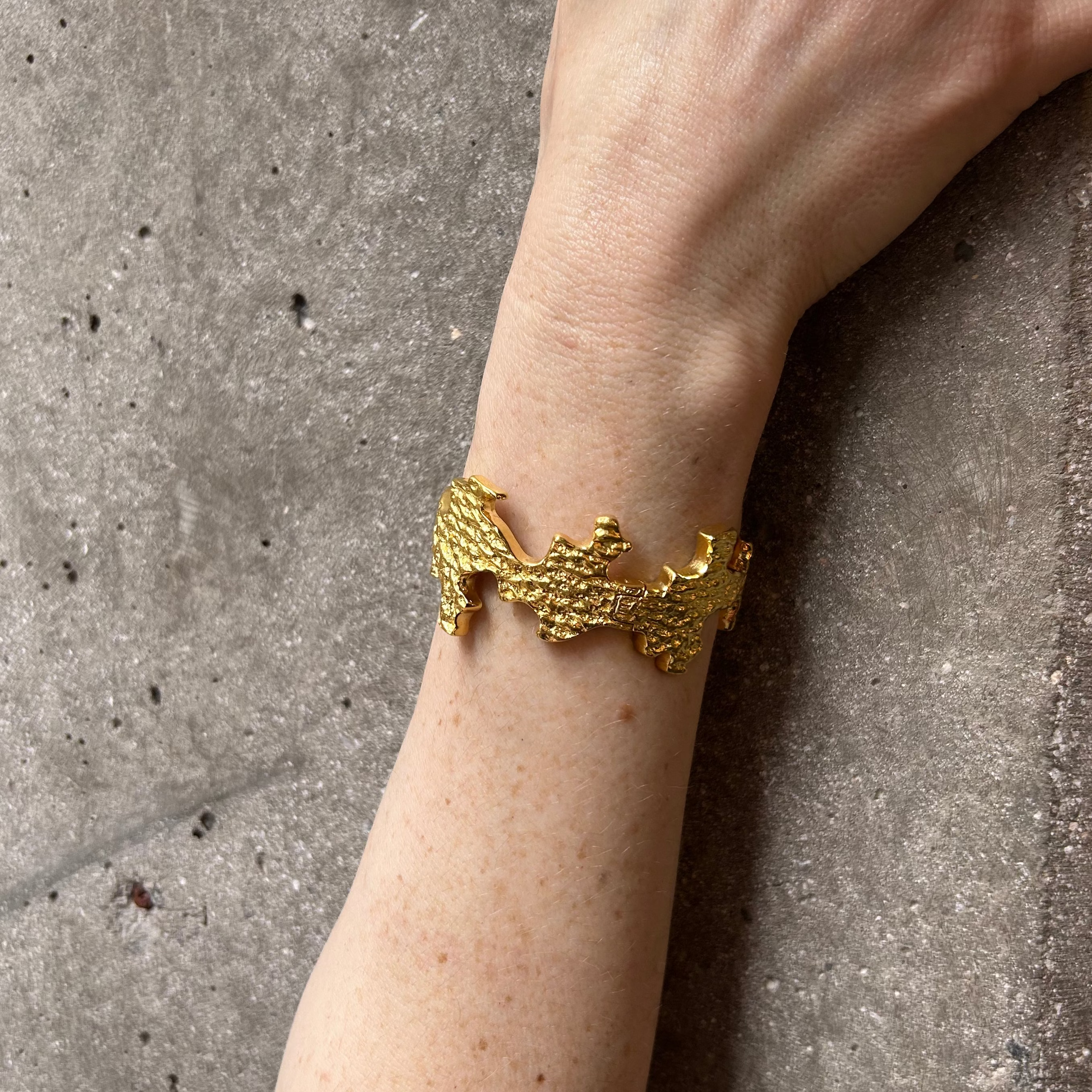 Cut Out Spades Cuff With Hinge