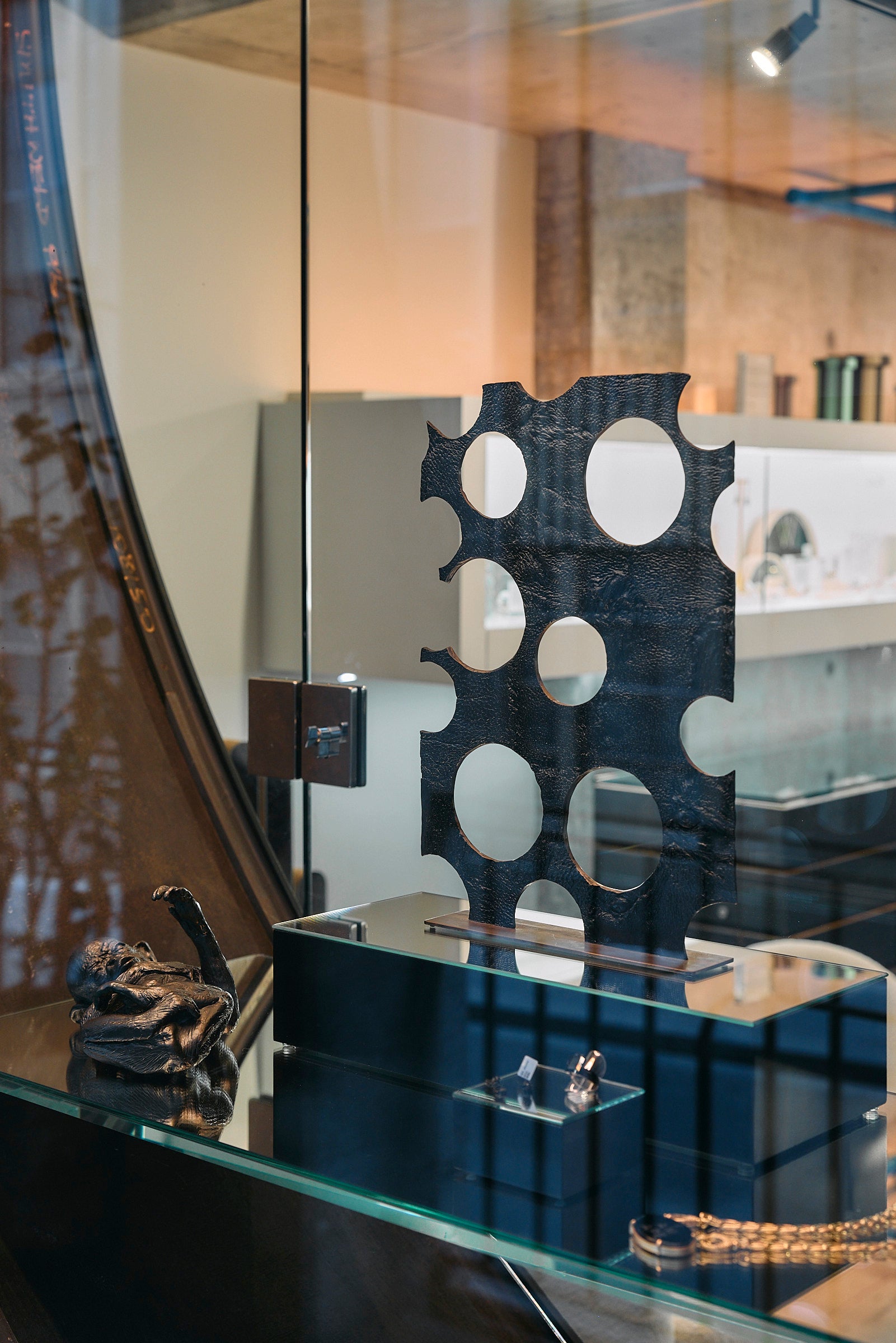 Cut Out Circle Skin Screen