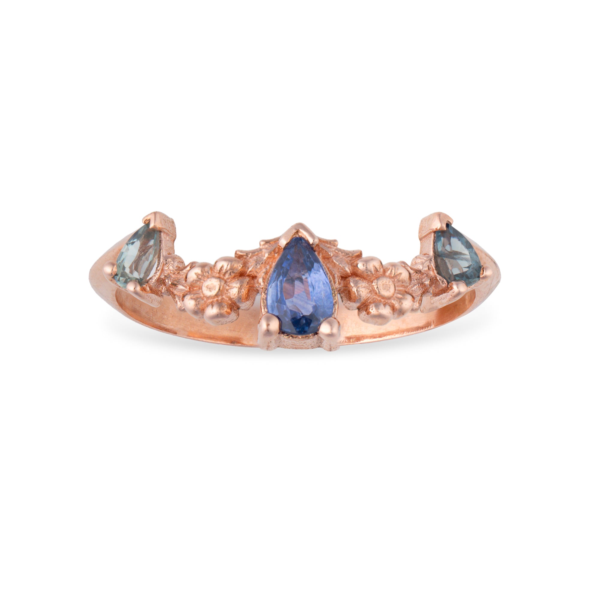 Garland with Three Sapphire Ring